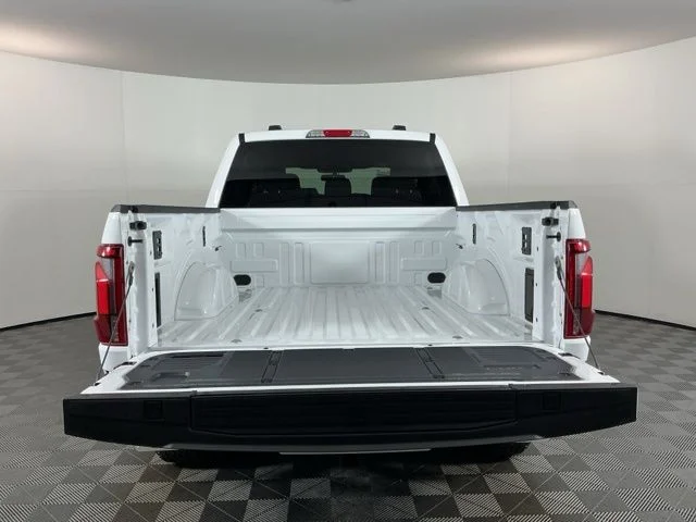 New 2026 Oxford White Ford Lariat image 7