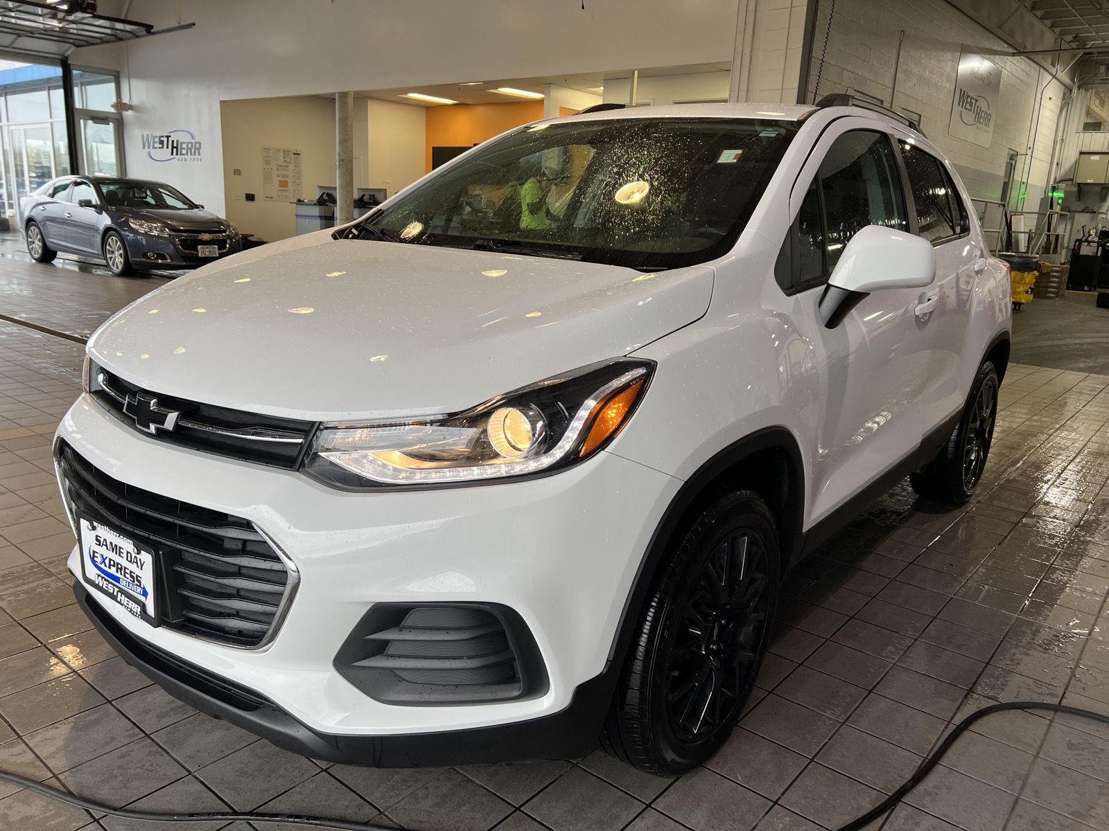 Used 2022 SUMMIT WHITE Chevrolet LT image 4
