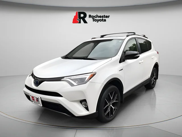 Used 2018 White Toyota SE image 3