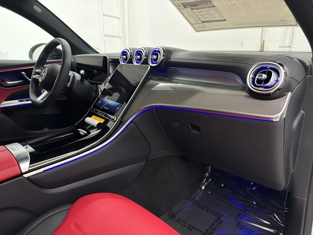 New 2027 White Mercedes-Benz GLC 300 image 28