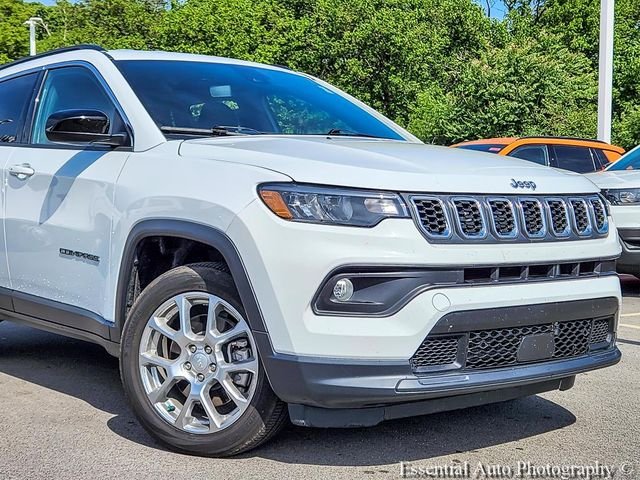 Used 2024 White Jeep Latitude Lux image 2