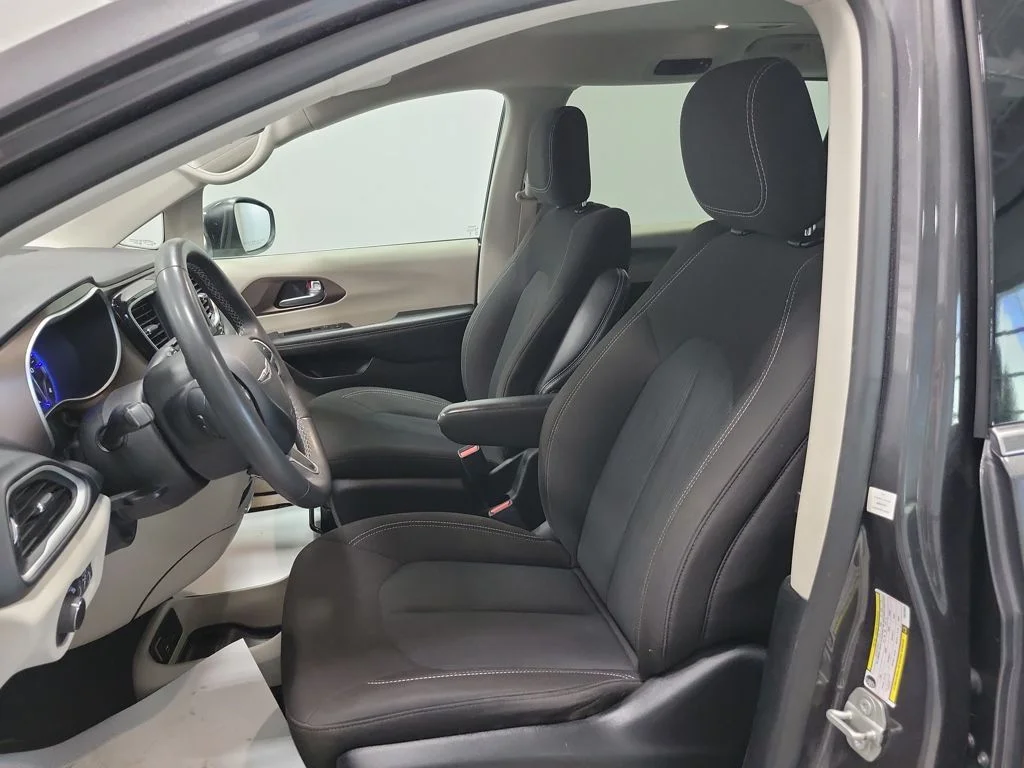 Certified Used 2023 Gray Chrysler LX image 3
