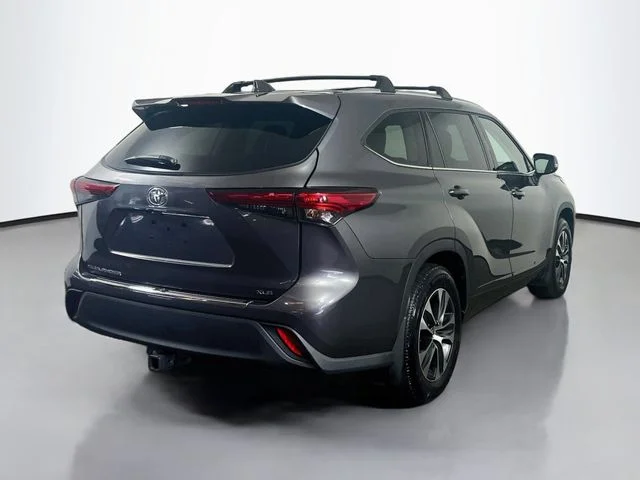 Used 2021 Magnetic Gray Metallic Toyota XLE image 23