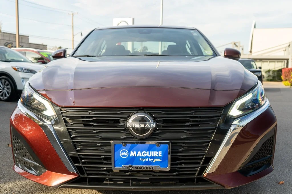 Used 2023 Red Nissan 2.5 SL image 3