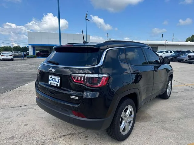 Used 2023 Black Jeep Latitude image 11