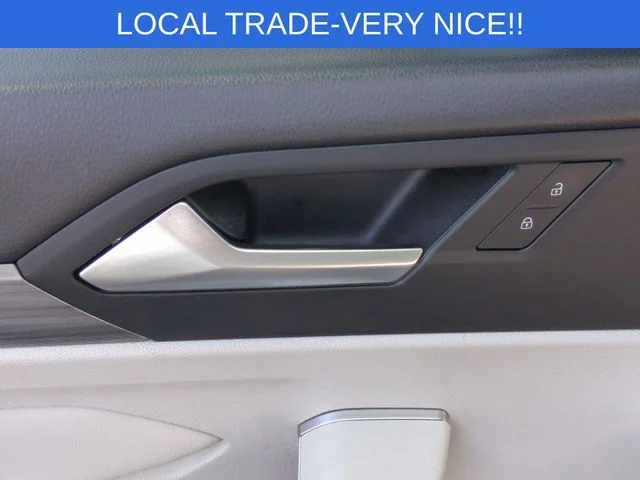 Used 2019 Black Volkswagen SEL image 13