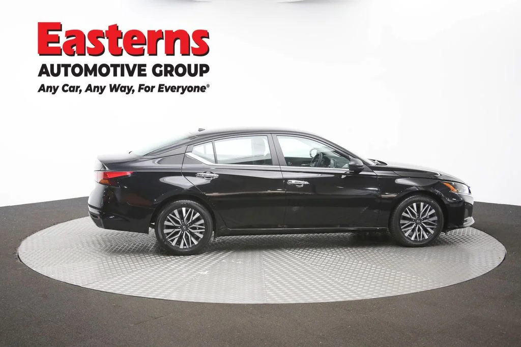 Used 2025 Black Nissan 2.5 SV image 40