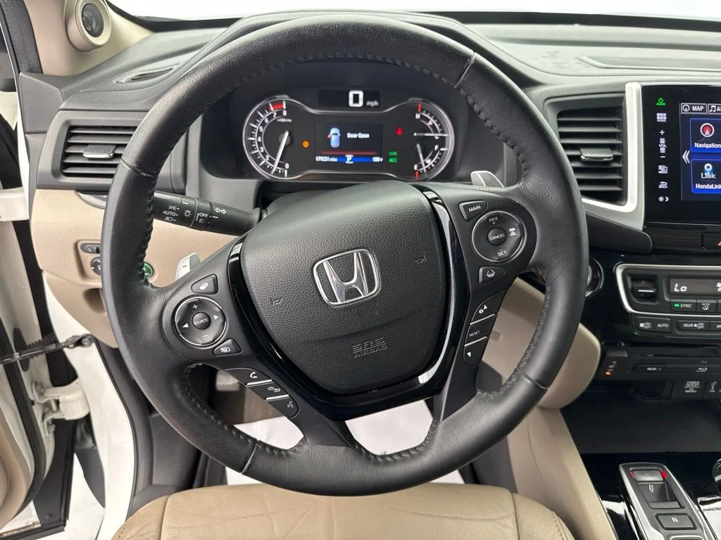 Used 2016 White Honda Touring image 28