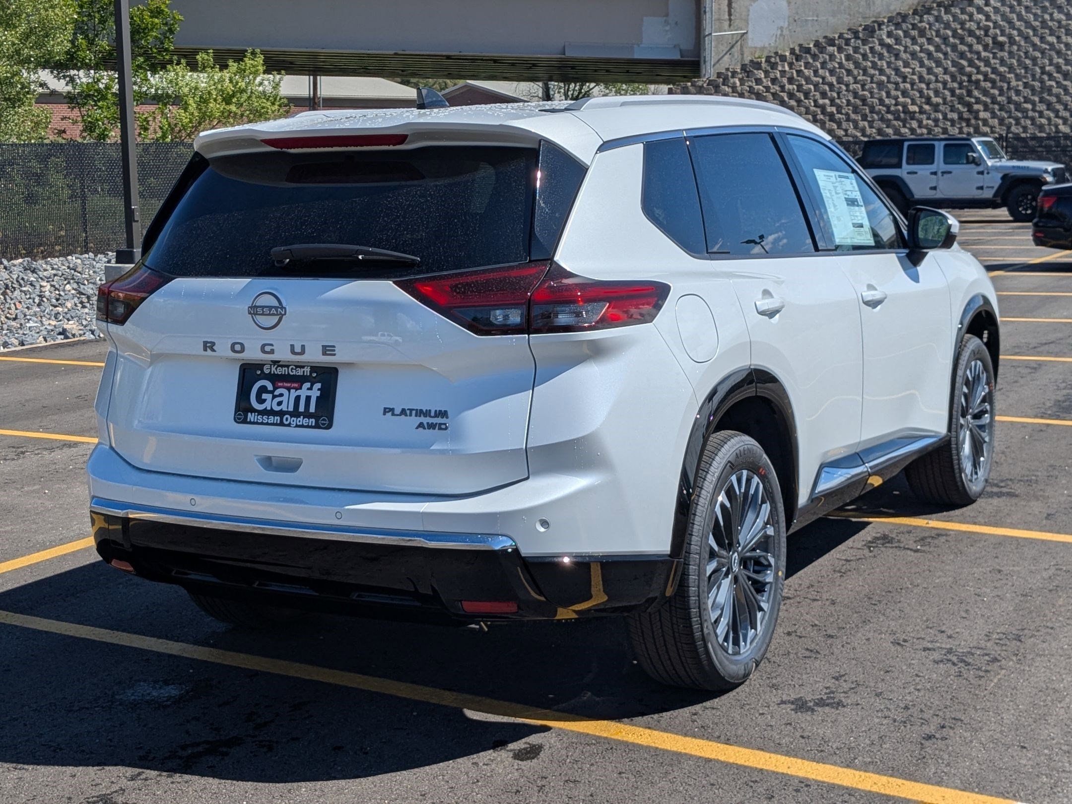 New 2026 Everest White Pearl Tricoat Nissan Platinum image 3