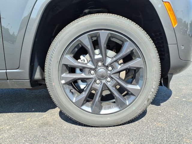 New 2026 Baltic Gray Metallic Clear-Coat Exterior Paint Jeep Limited Reserve image 9