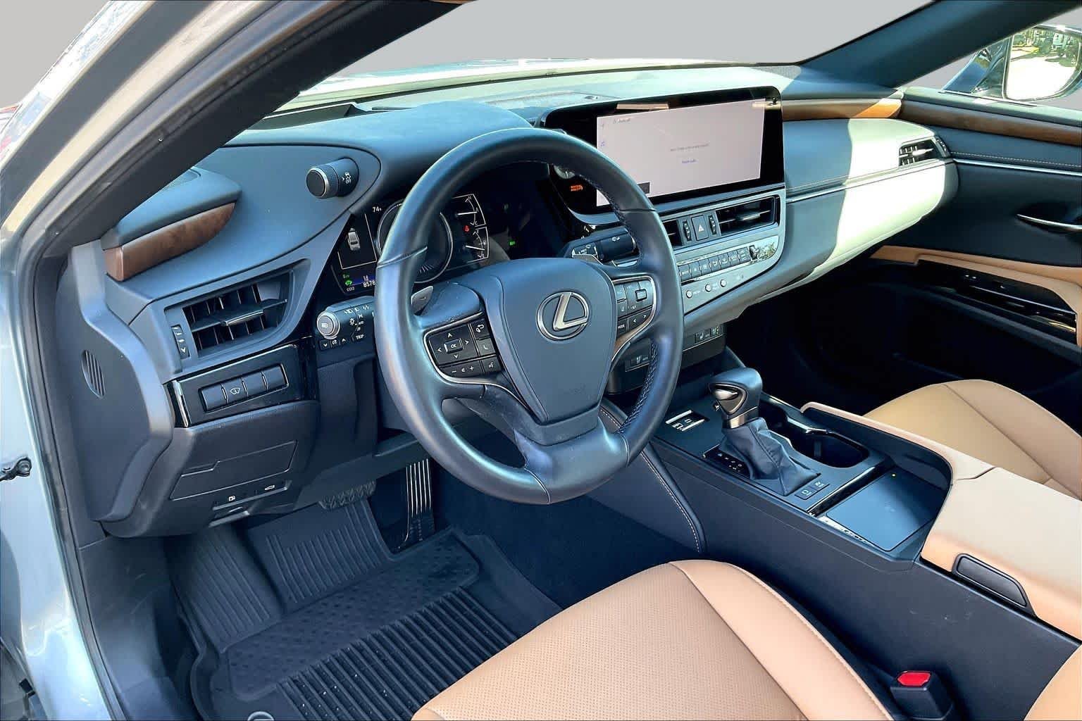 Used 2025 Iridium Lexus  image 17