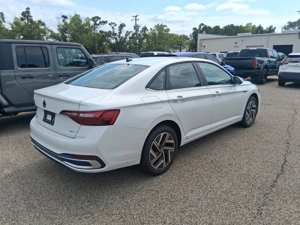 Used 2024 White Volkswagen 1.5T SEL image 5