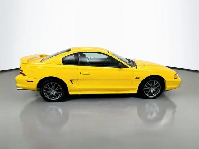 Used 1995 Yellow Ford  image 8