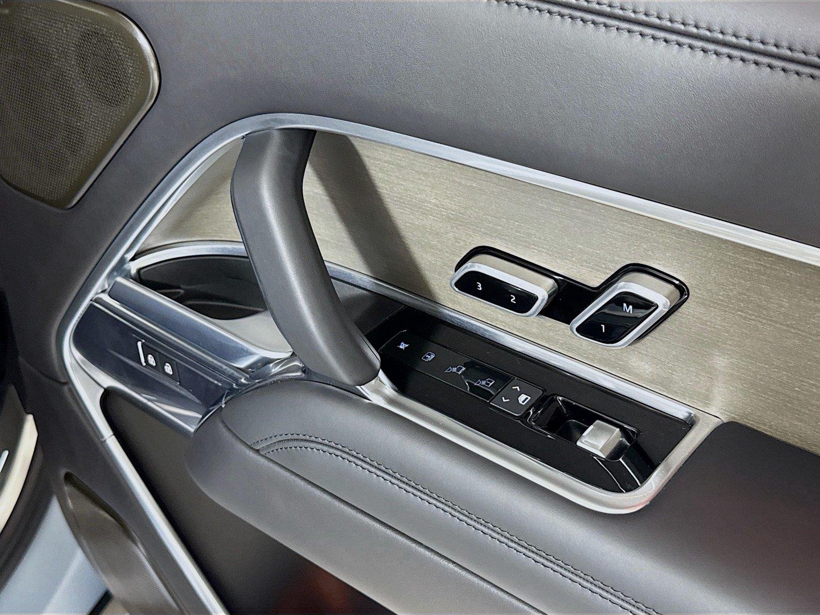 Used 2023 Ionian Silver SV Bespoke Ultra Metallic Gloss Land Rover SV | 225K MSRP image 30