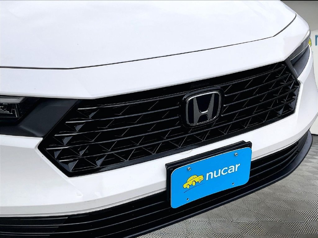 Used 2023 White Honda EX image 30