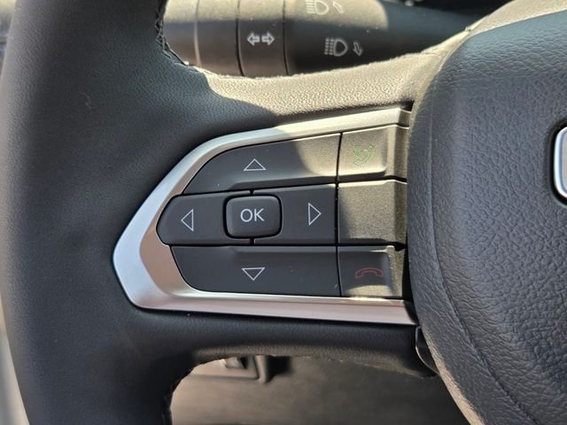 New 2026 Bright White Clear-Coat Exterior Paint Jeep Latitude image 24