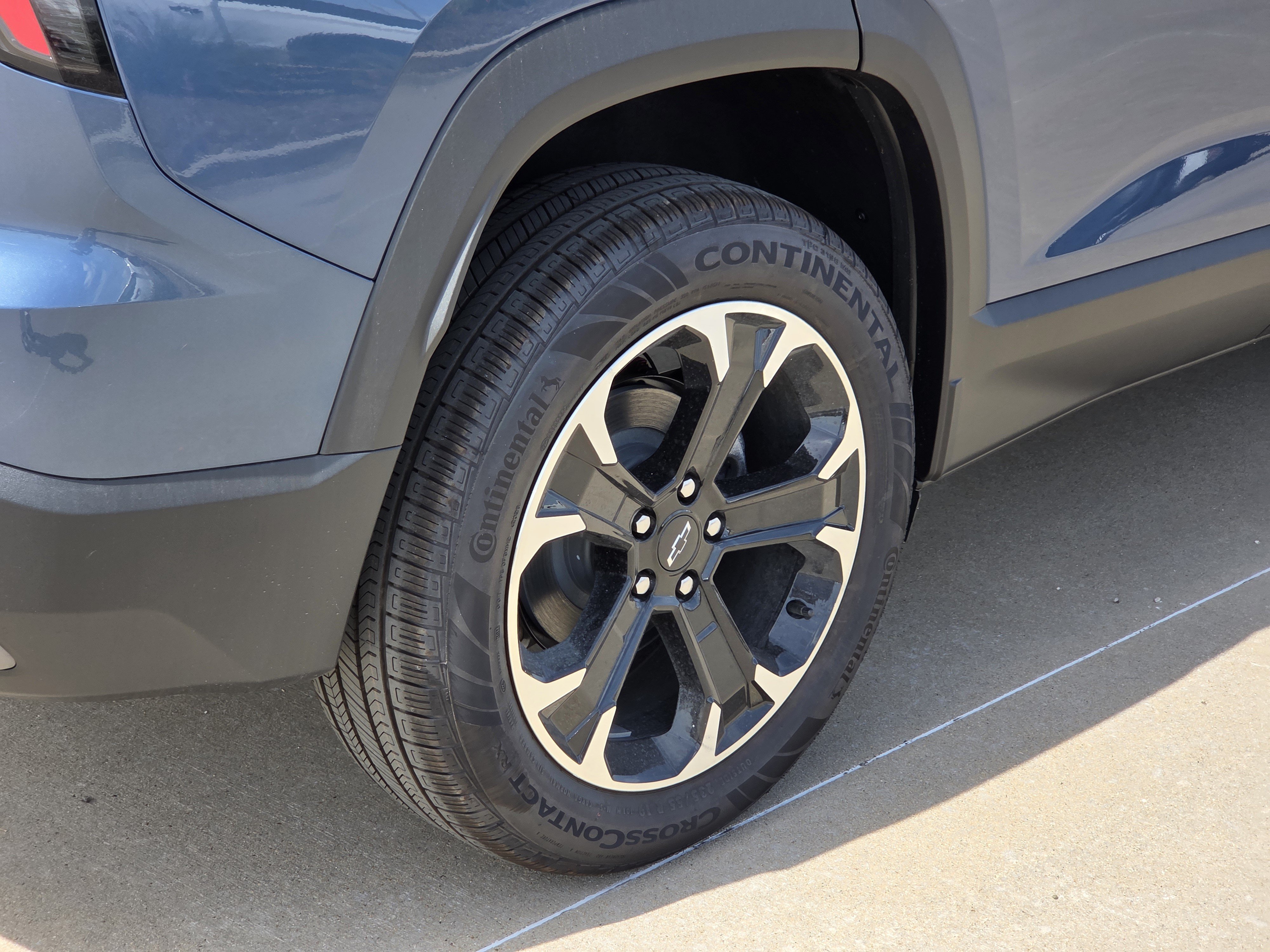 2027 Chevrolet Equinox LT - Photo 5