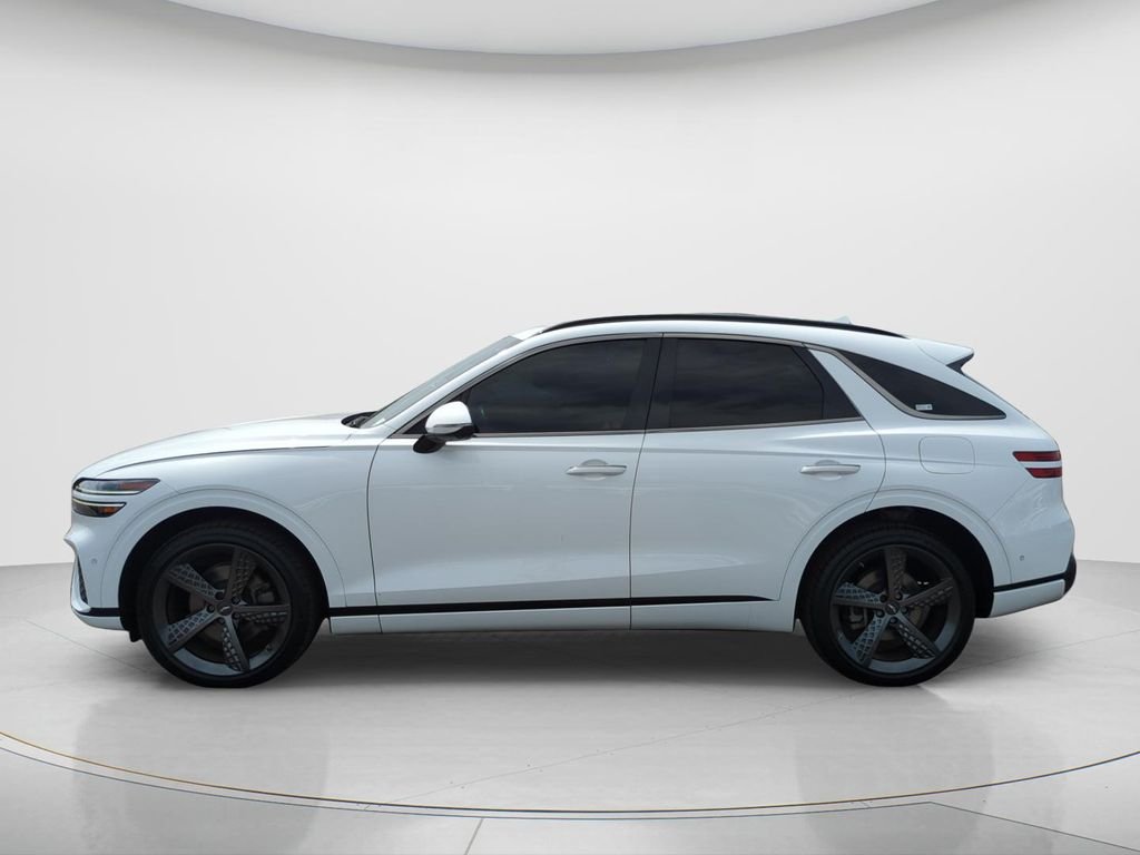 Used 2022 White Genesis 2.5T image 8