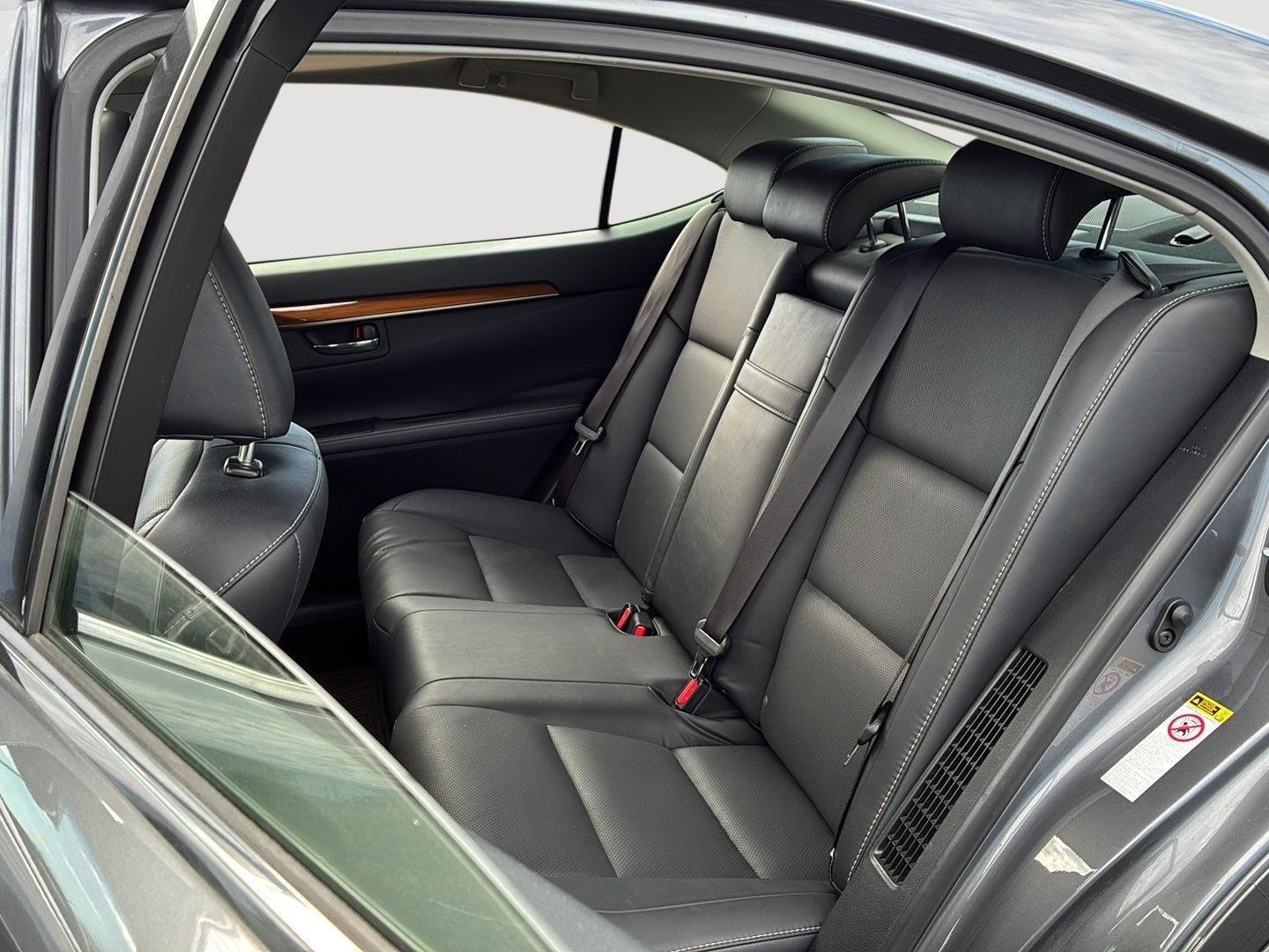 Used 2014 Nebula Gray Pearl Lexus Hybrid image 4