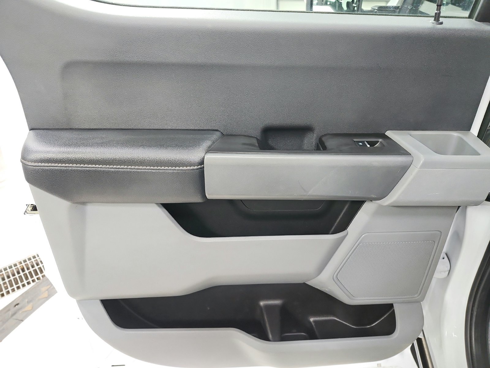 Used 2023 Oxford White Ford XL image 36