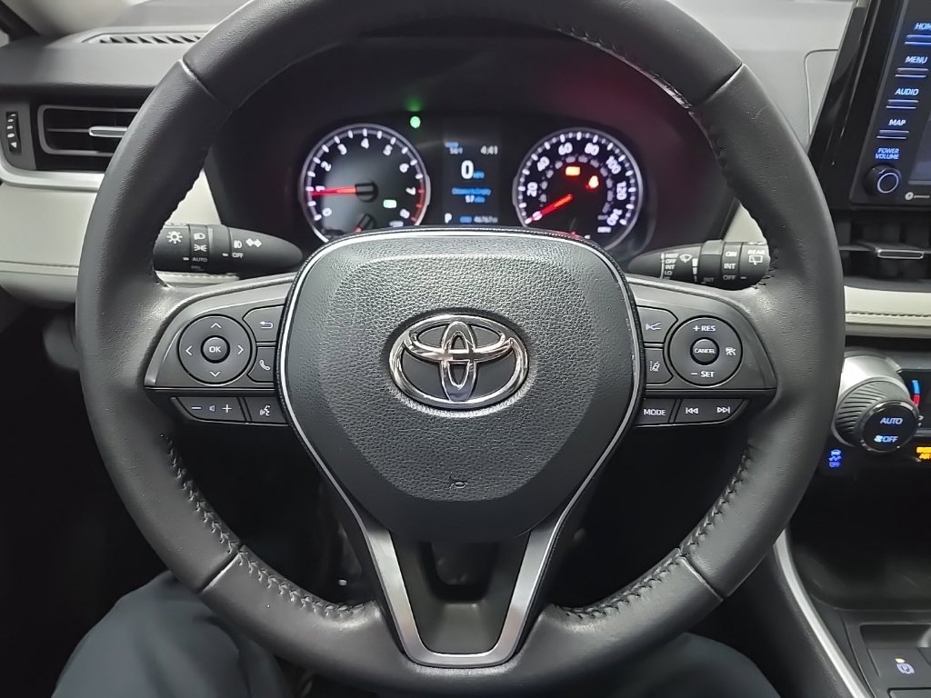 Used 2021 Silver Toyota XLE Premium image 20