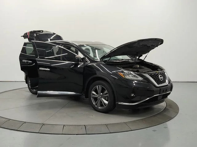 Used 2019 Black Nissan Platinum image 10