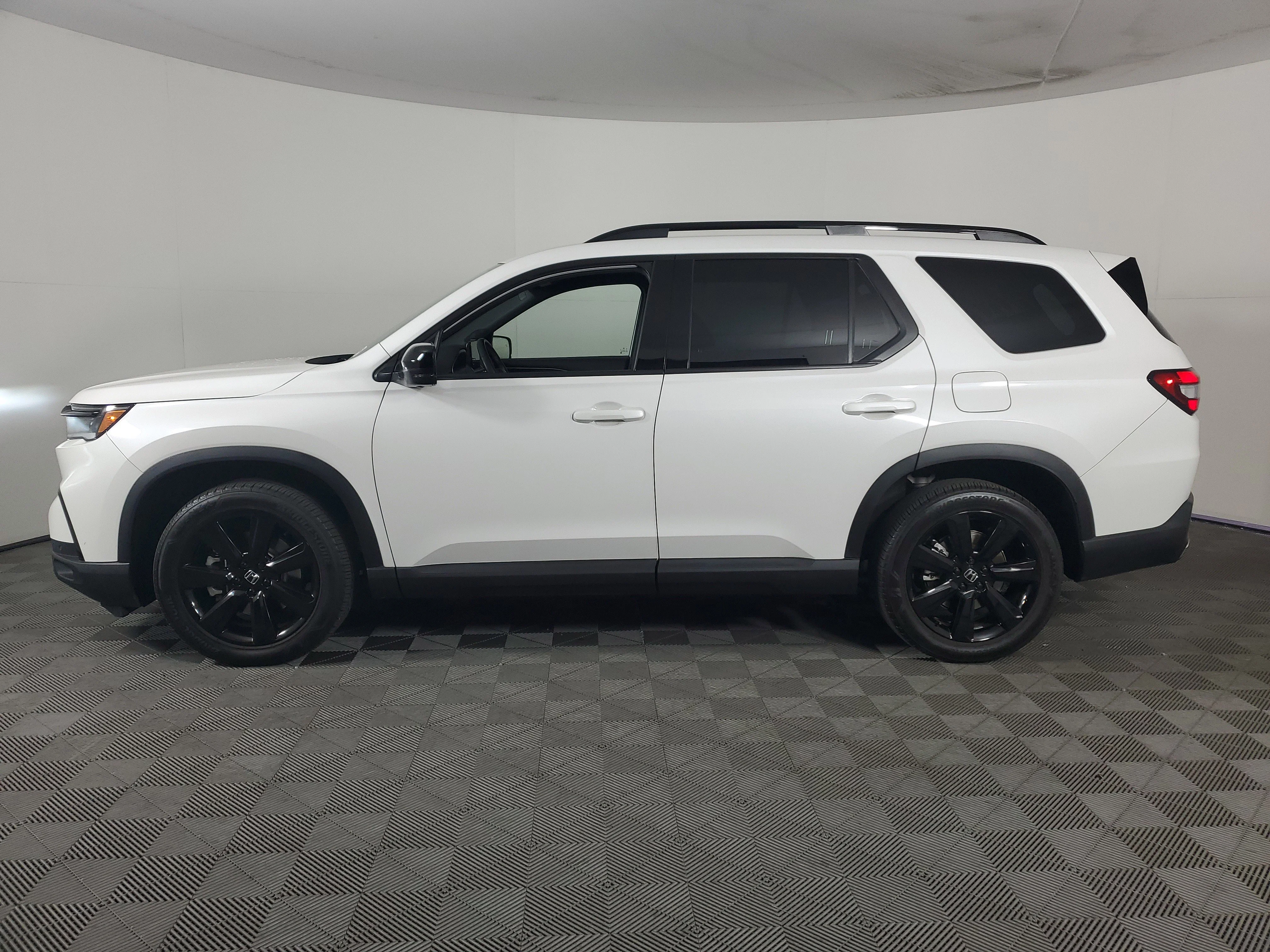 2025 Honda Pilot Black Edition - Photo 43