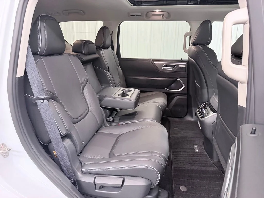 New 2027 RADIANT WHITE INFINITI Luxe 4WD image 51
