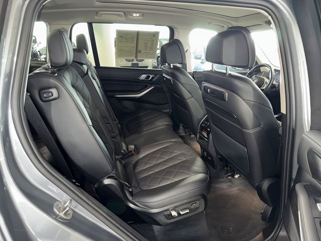 Used 2024 Skyscraper Grey Metallic BMW xDrive40i image 12