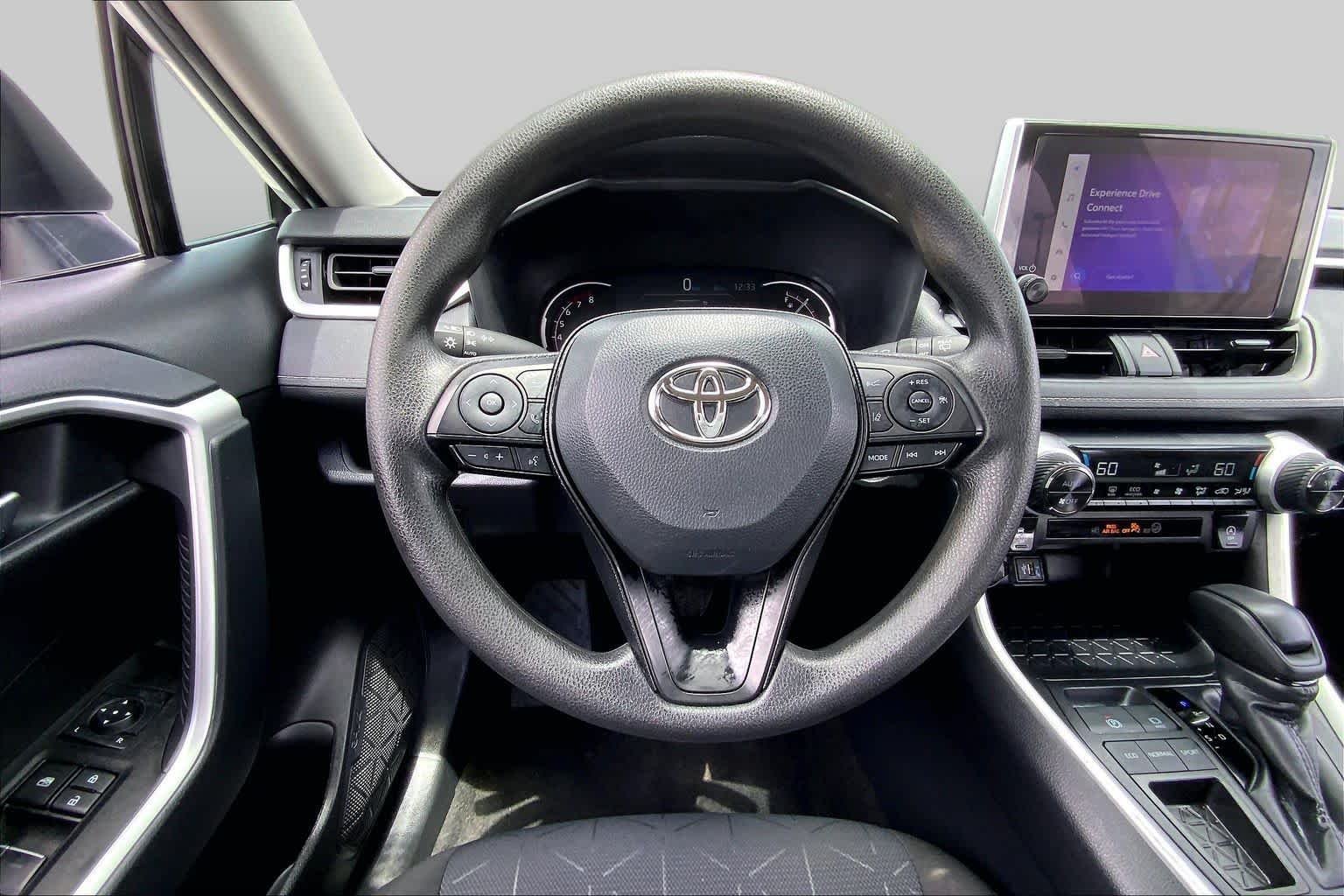 Used 2025 Ice Cap Toyota XLE image 6