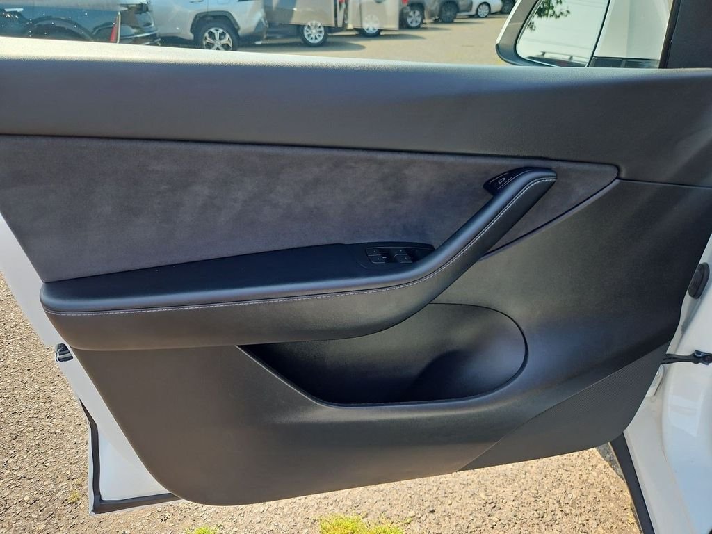 Used 2022 White Tesla Performance image 9