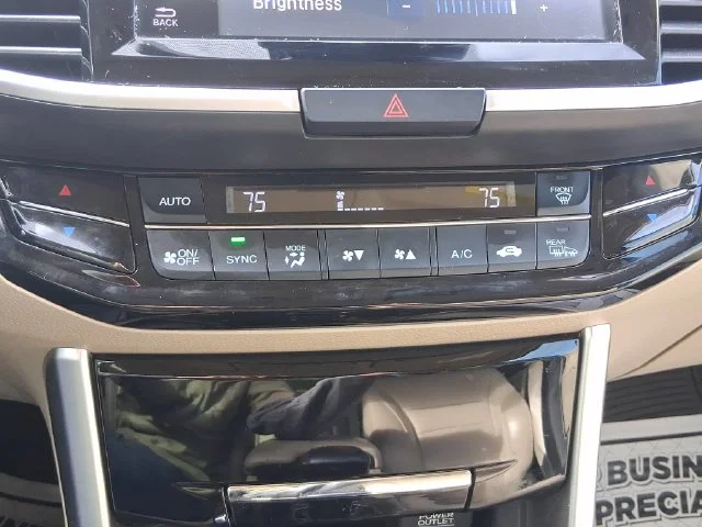 Used 2017  Honda Touring image 31