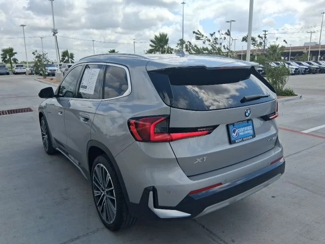 Used 2024  BMW xDrive28i image 4