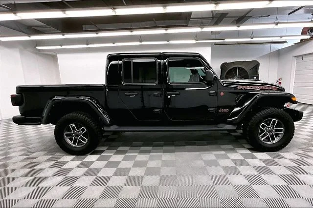 Used 2024 Black Clearcoat Jeep Mojave image 15
