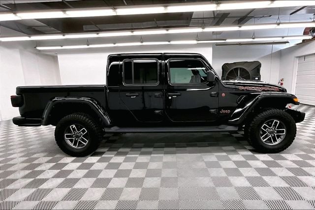 Used 2024 Black Clearcoat Jeep Mojave image 15