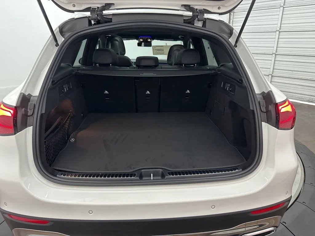Used 2026 White Mercedes-Benz GLC 300 image 23