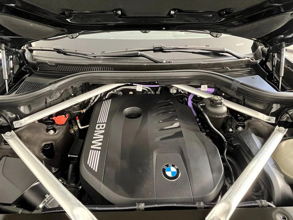 Certified Used 2025 Black Sapphire Metallic BMW xDrive40i image 17
