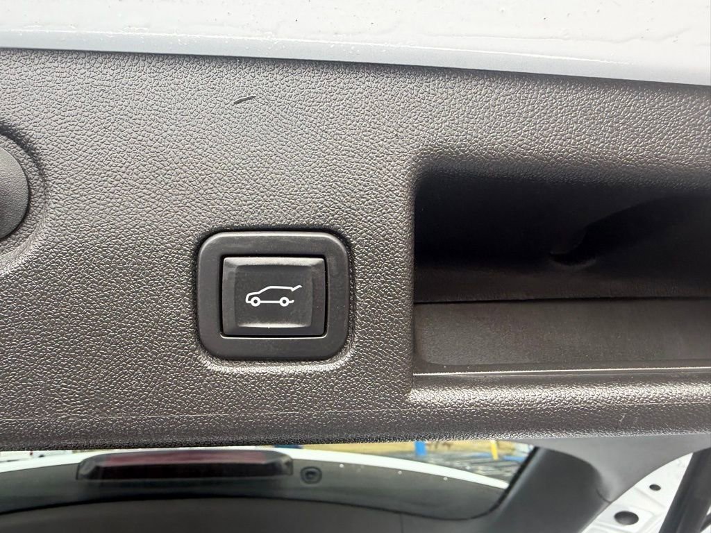 Used 2024 Summit White Chevrolet RS image 37