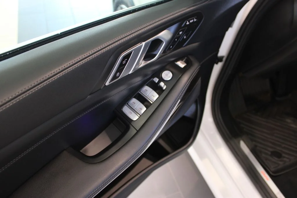 Used 2023 White BMW xDrive40i image 30