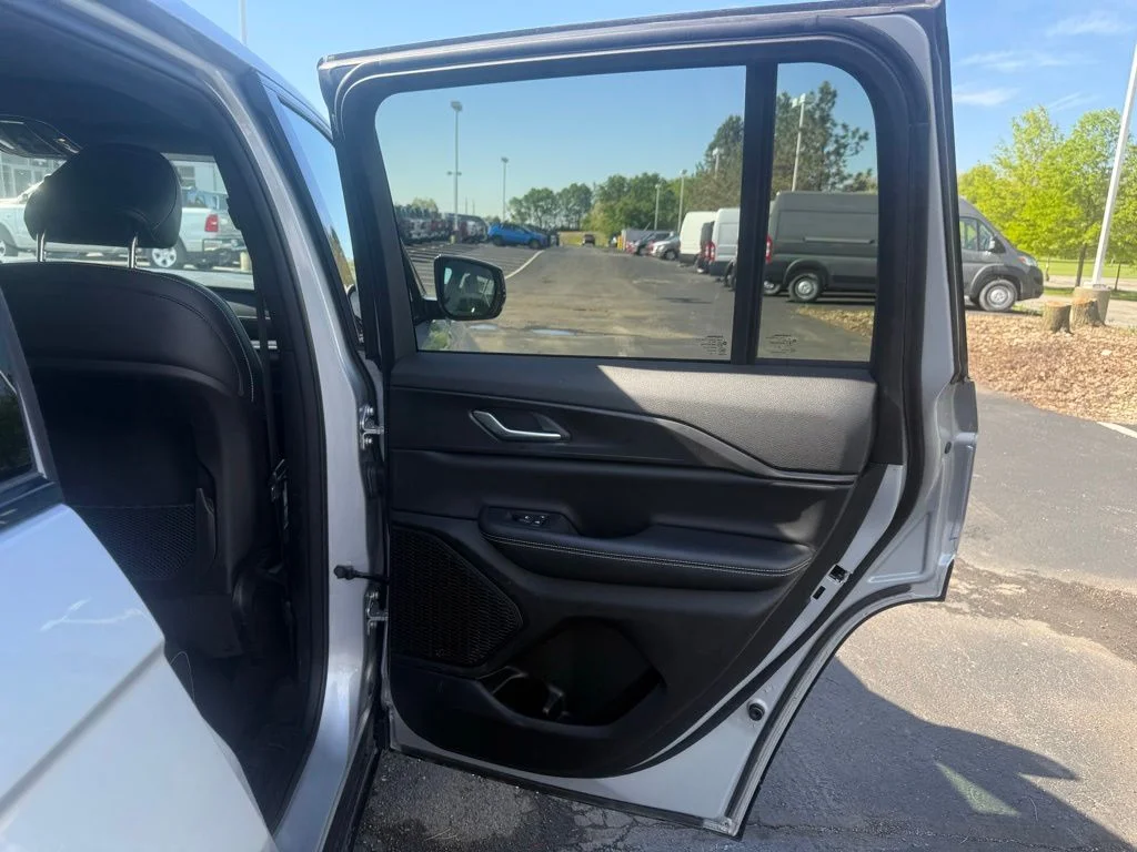 Used 2024 Silver Jeep Altitude X image 45