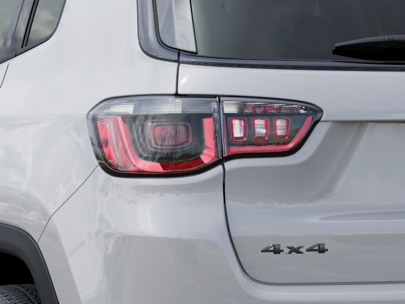 New 2026 Bright White Clearcoat Jeep Latitude image 9