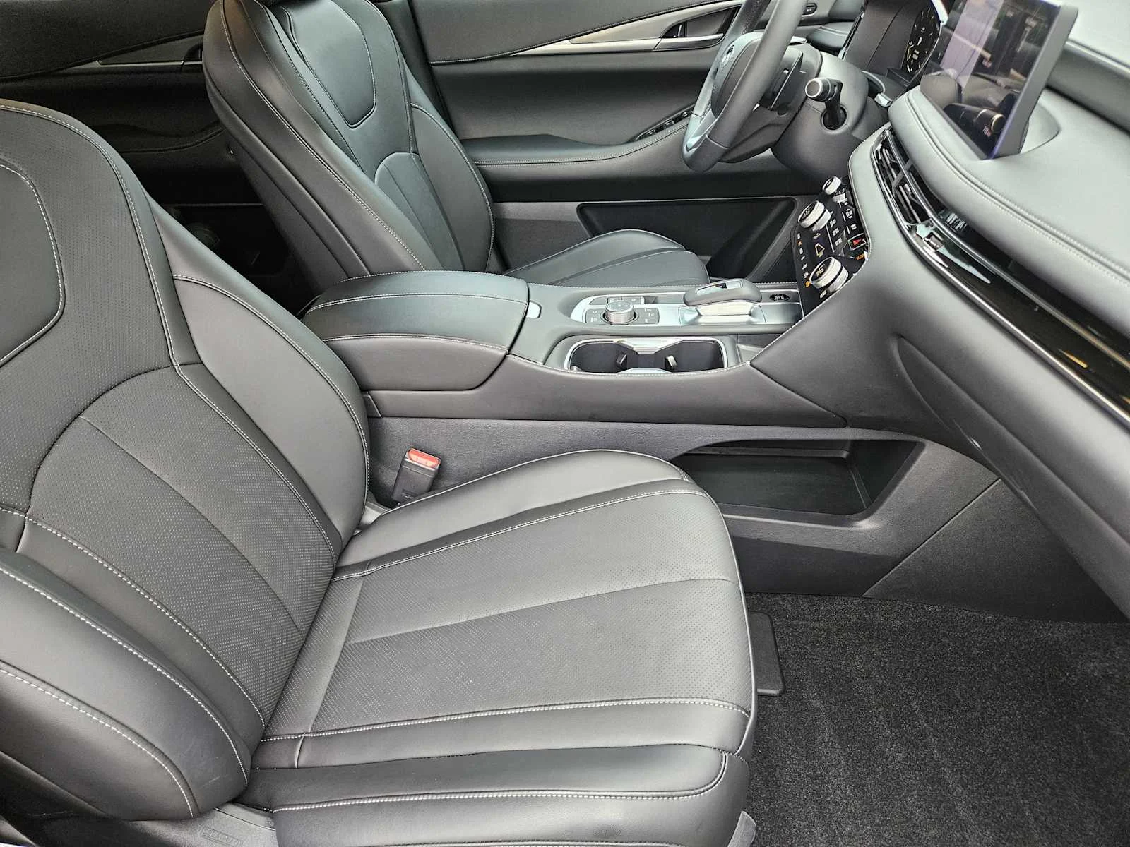 Certified Used 2026 Deep Emerald INFINITI LUXE image 13
