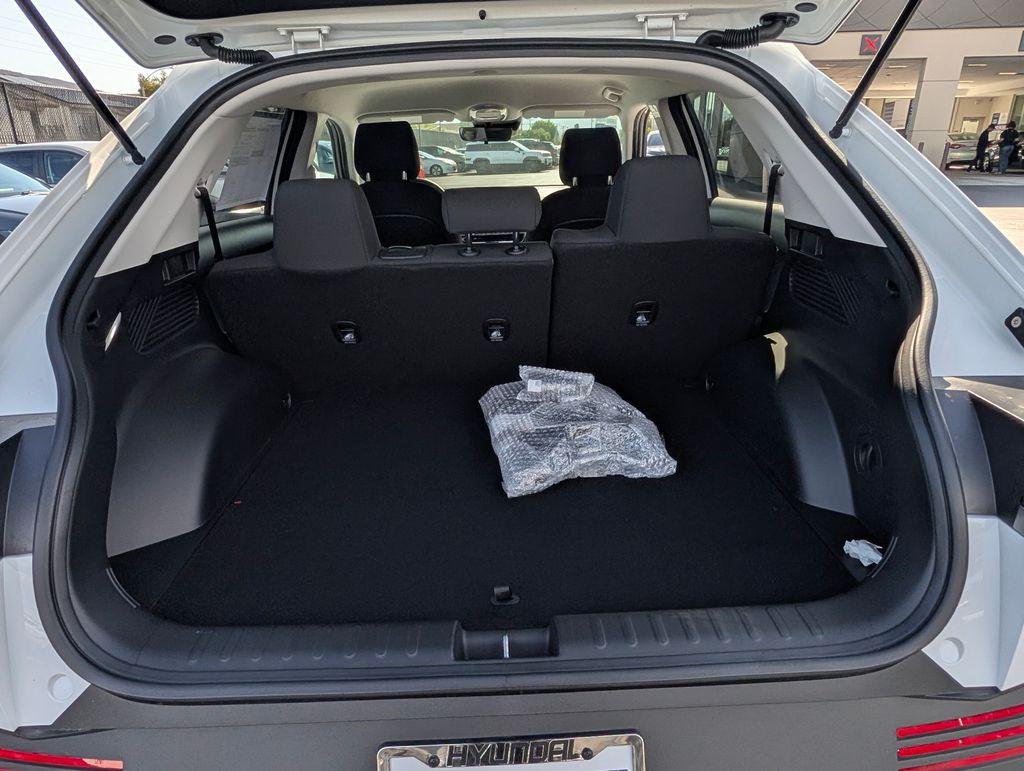 New 2026 White Hyundai SE image 10