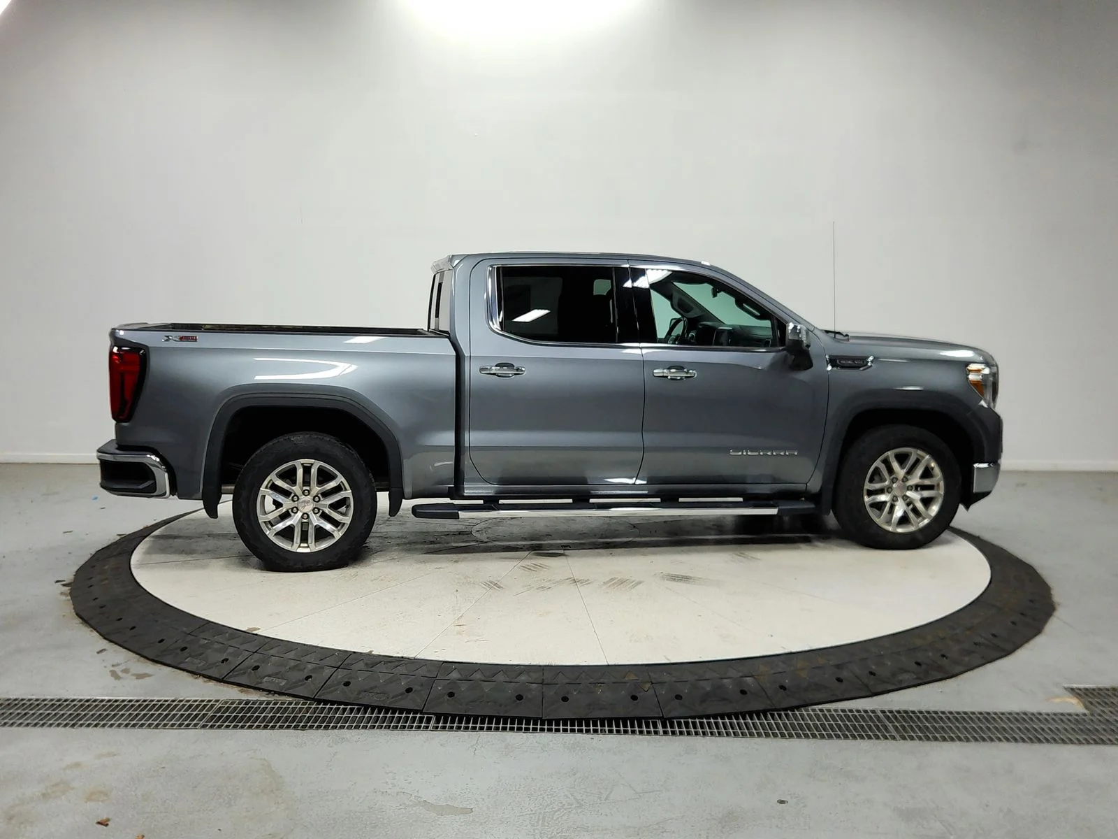 Used 2020 Gray GMC SLT image 9