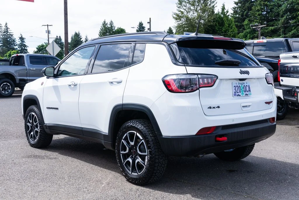 Used 2025 White Jeep Trailhawk image 4
