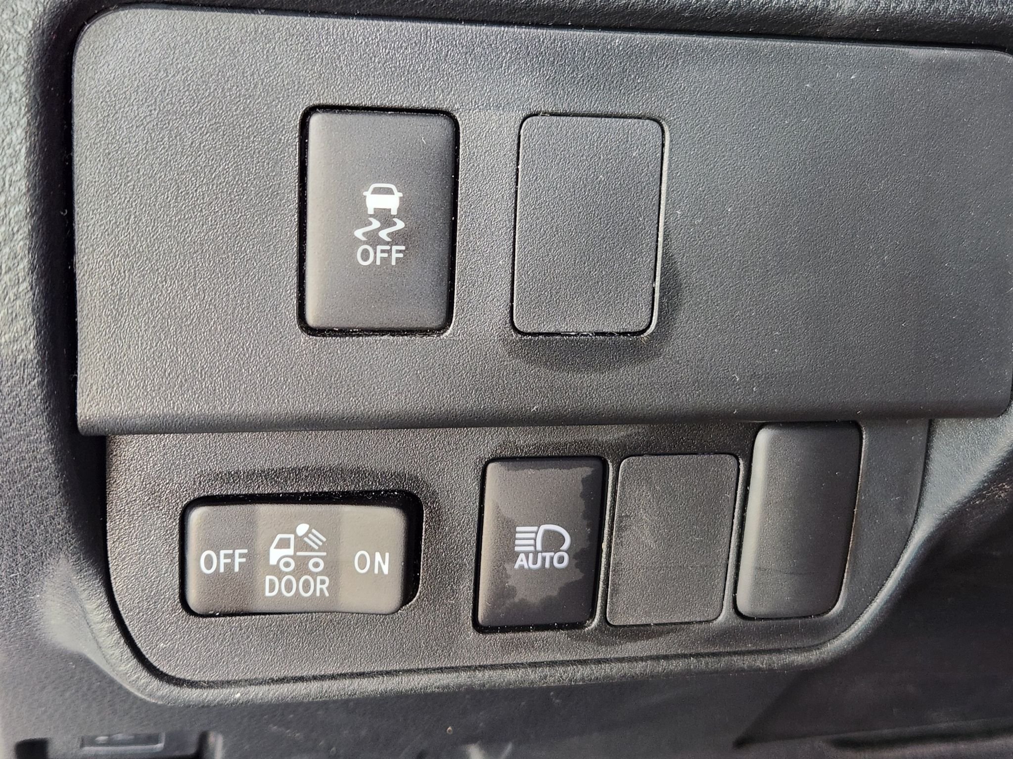 Used 2023 Ice Cap Toyota SR5 image 19