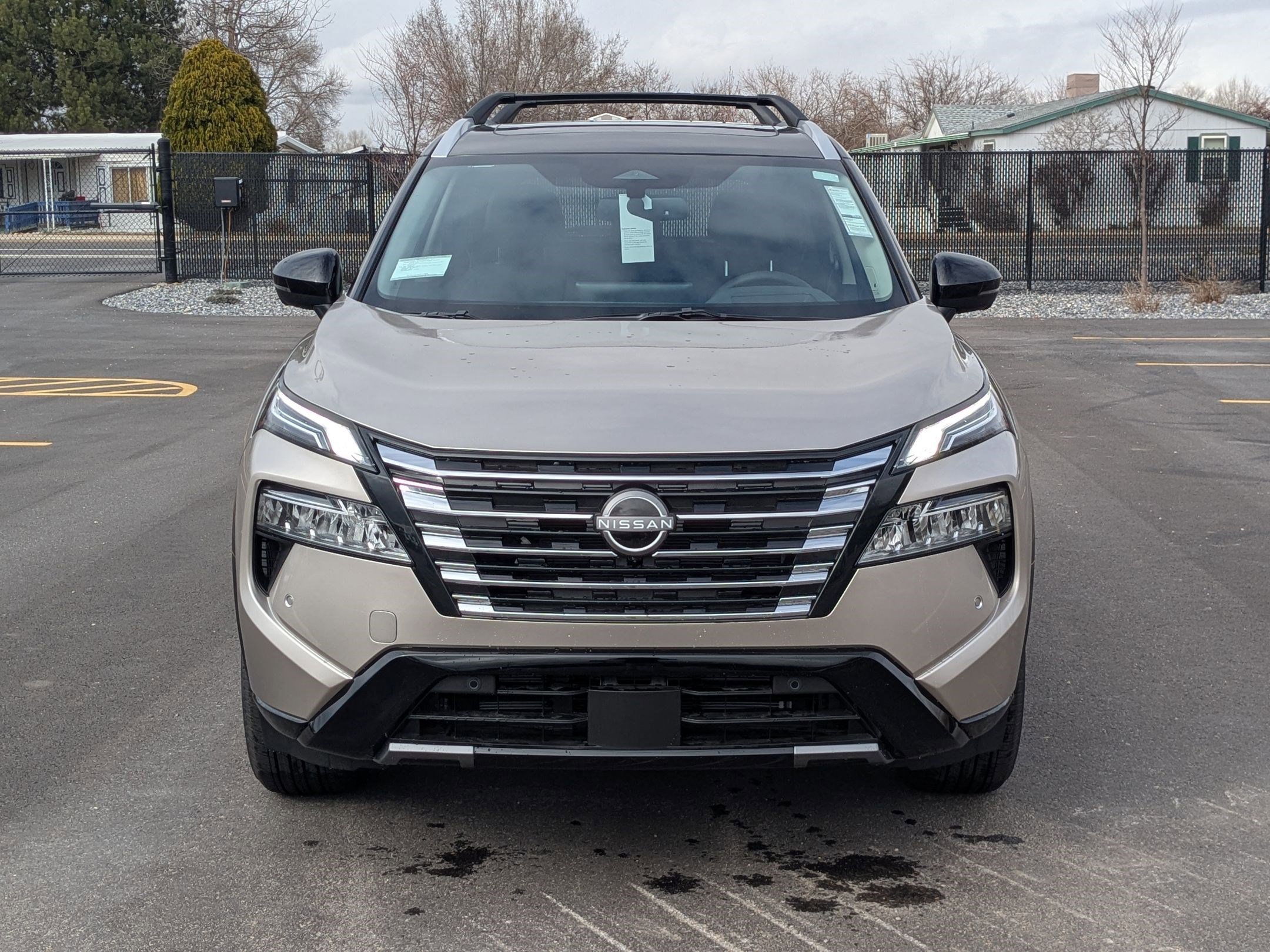 New 2026 Champagne Silver Metallic/Super Black Nissan Platinum image 9