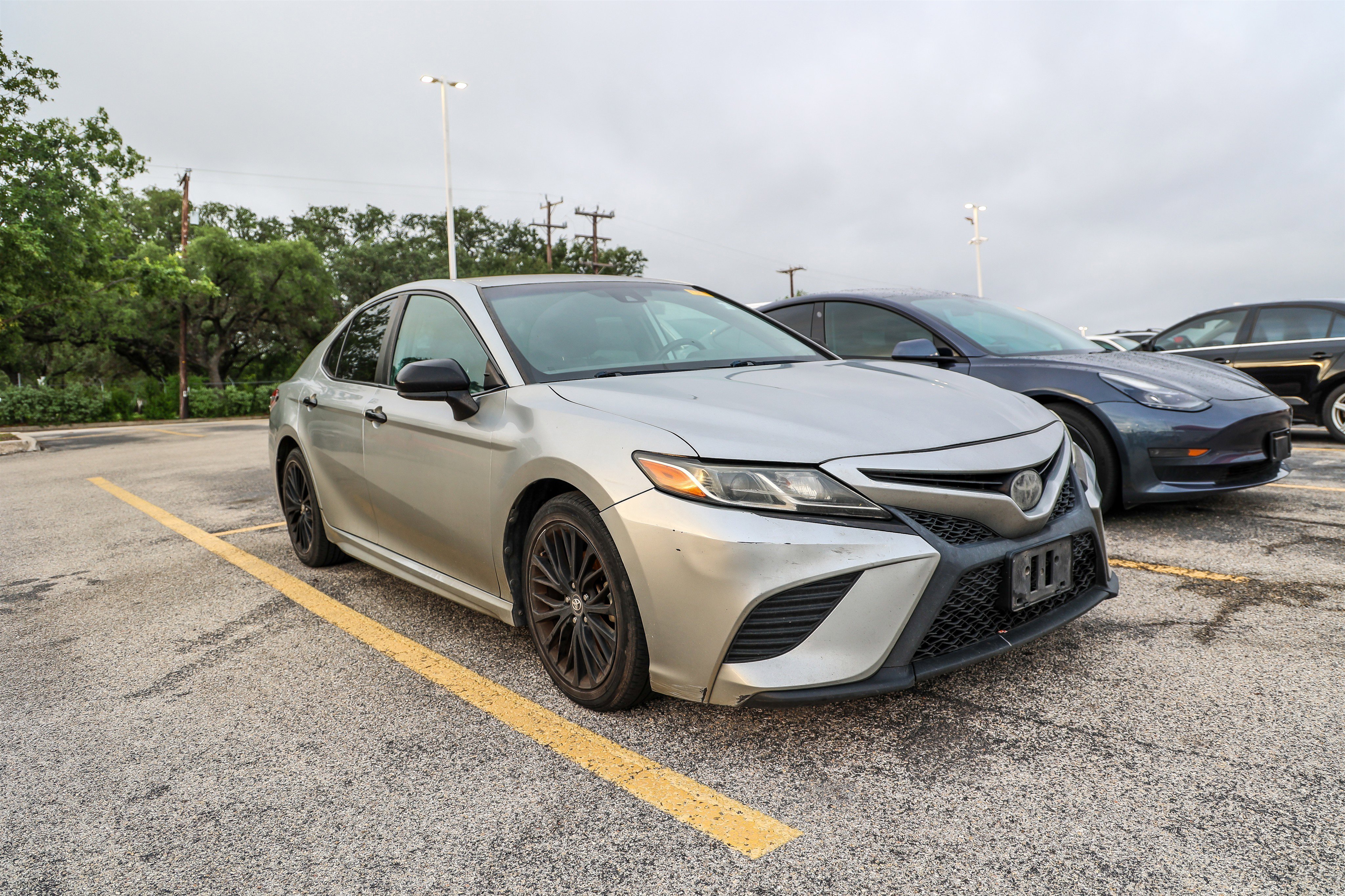 Used 2019 Silver Toyota SE image 5