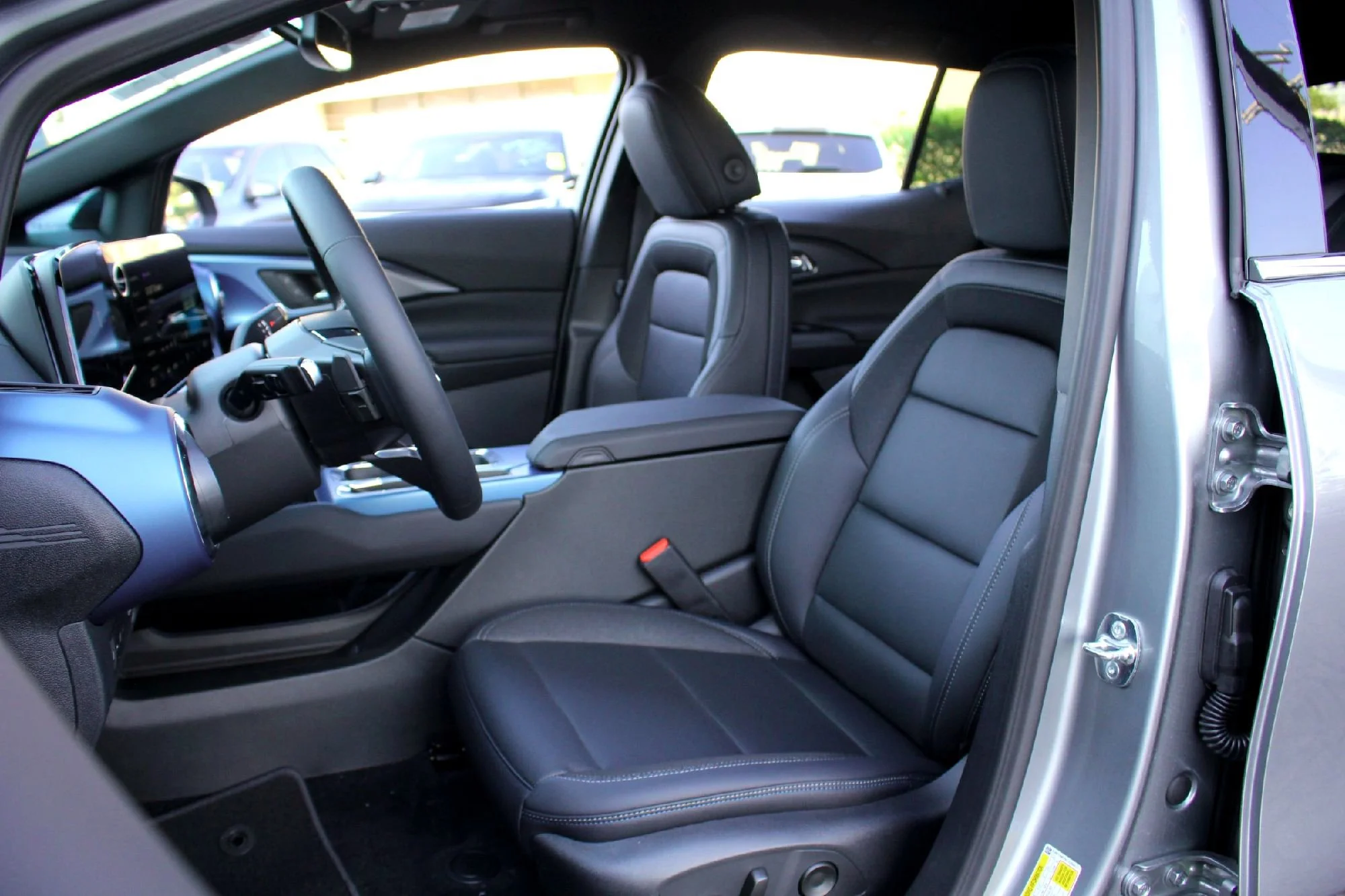 2025 Chevrolet Equinox EV 1LT - Photo 8