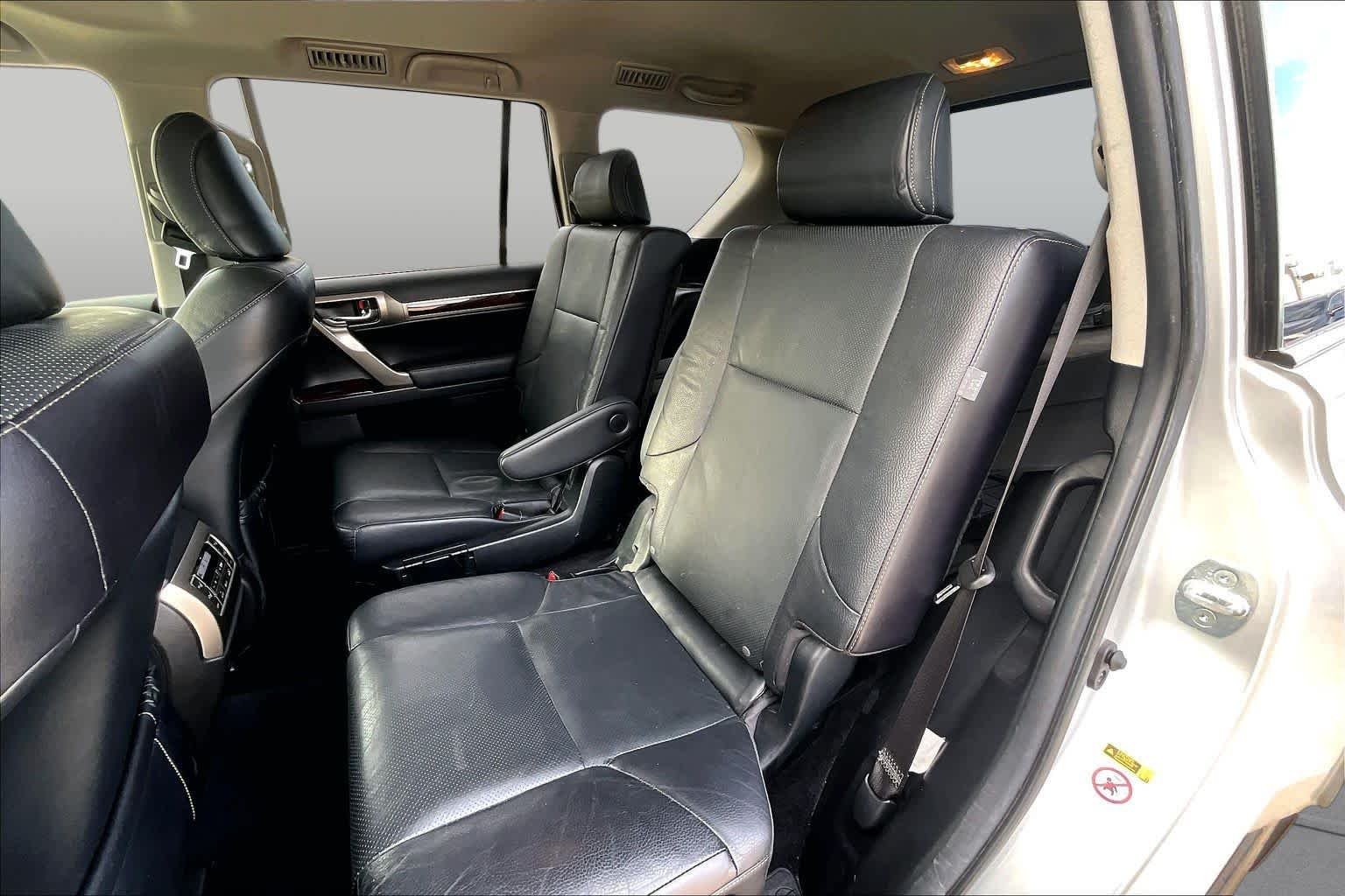 Used 2018 Silver Lining Metallic Lexus Premium image 21